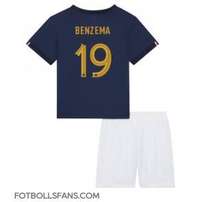 Frankrike Karim Benzema #19 Replika Hemmatröja Barn VM 2022 Kortärmad (+ Korta byxor)
